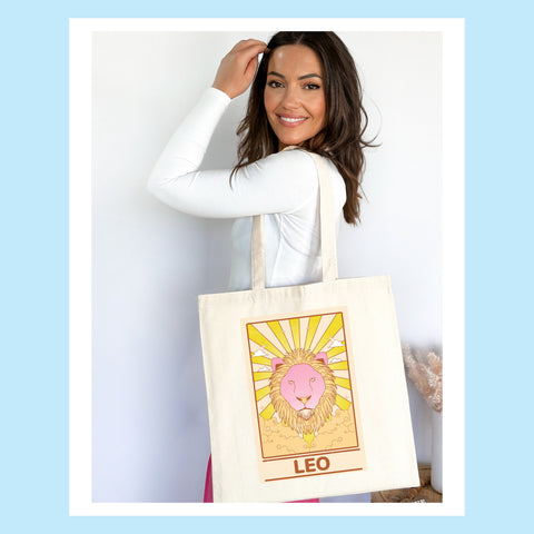 Leo groovy tarot card tote bag