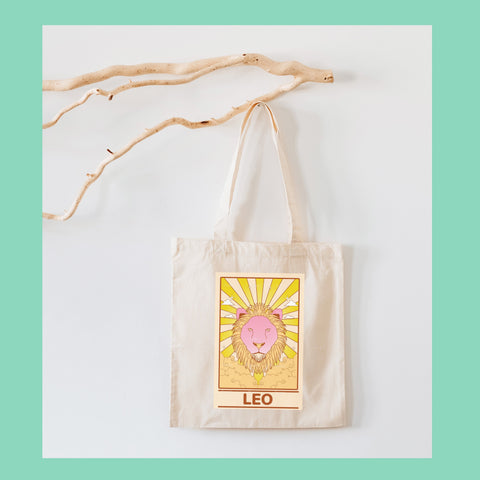 Leo groovy tarot card tote bag